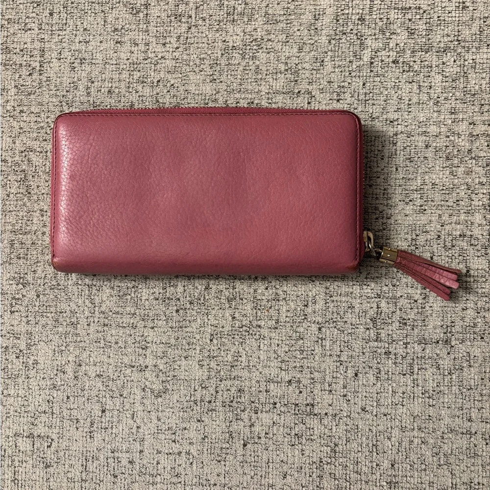 Gucci GG Soho Mauve Leather Zip Wallet with Tassel - Picture 8 of 16